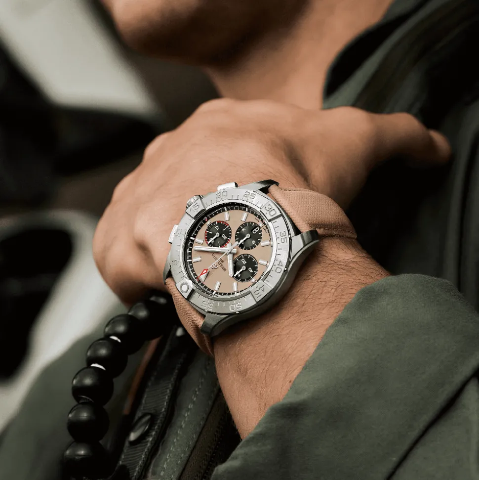 Breitling Avenger B01 44 AB0147101A1X1