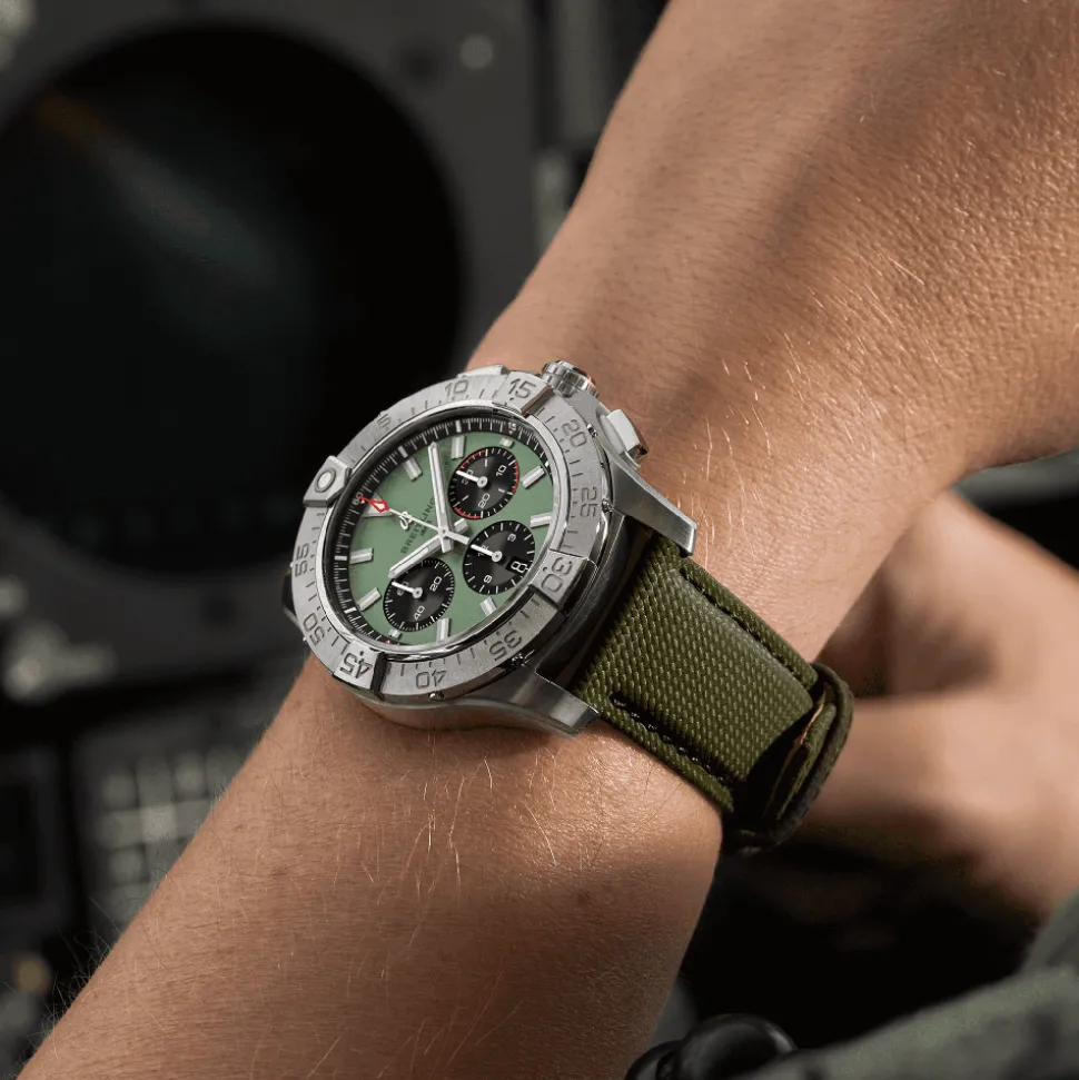 Breitling Avenger B01 Chronograph AB0147101L1X1