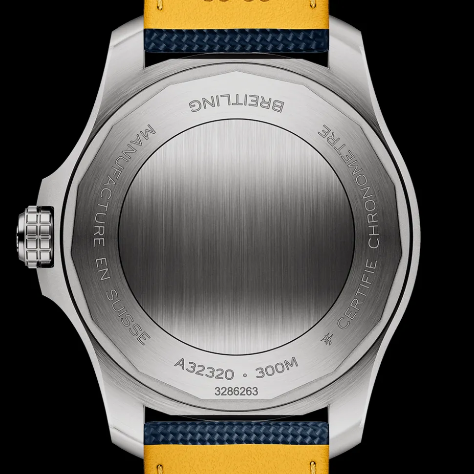 Breitling Avenger GMT 44 A32320101C1X1