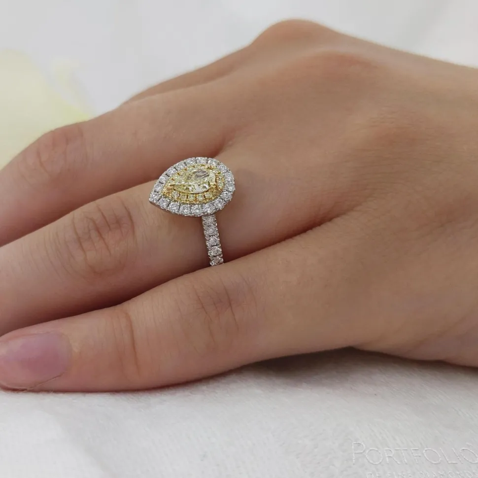 Cluster 0.51ct Fancy Yellow SI1 Yellow Diamond Platinum/Yellow Ring