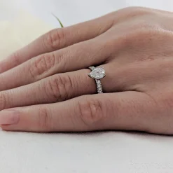 Solitaire 0.40ct H VVS2 Diamond Platinum Ring